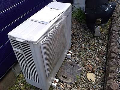 交換前のヒートポンプユニット