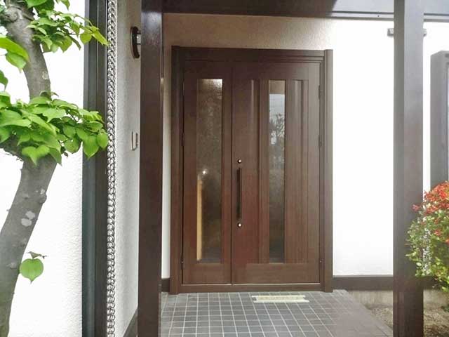 玄関ドアの取り付け
