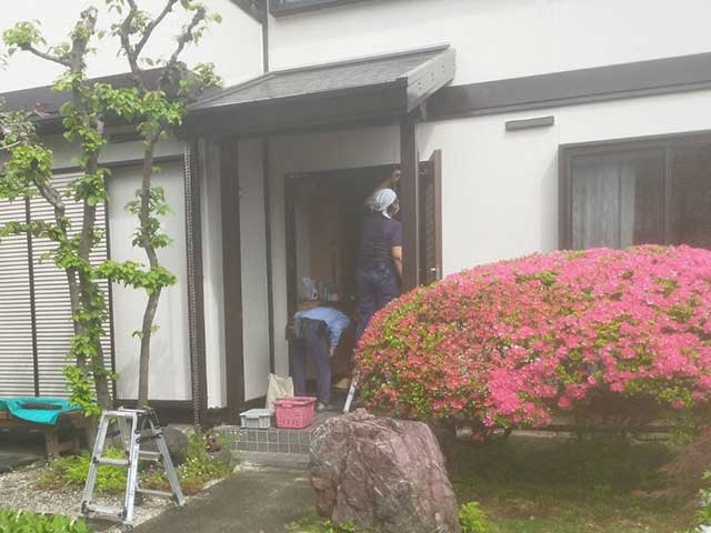 既存の玄関ドア解体