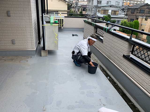ベランダのケレン作業