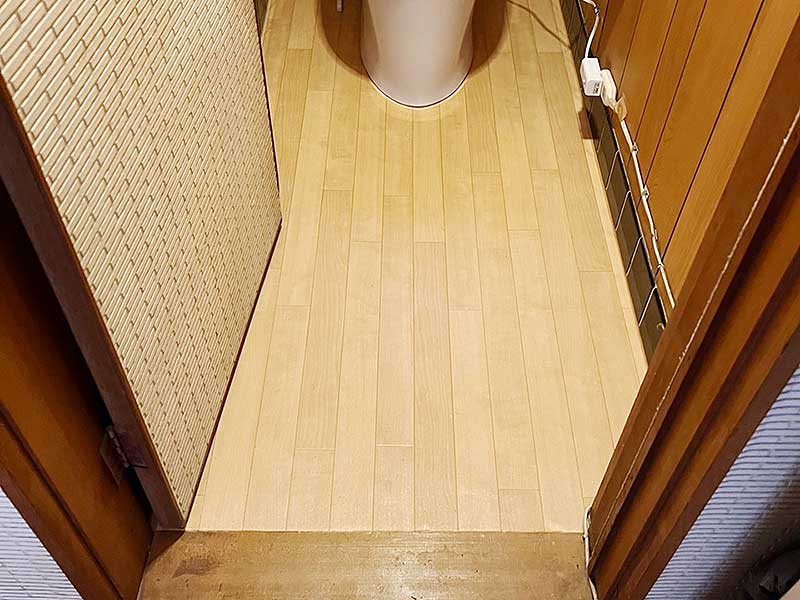 交換後のトイレ床