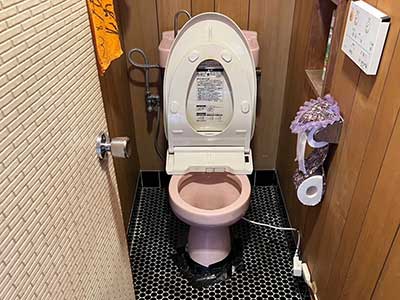交換前のトイレ