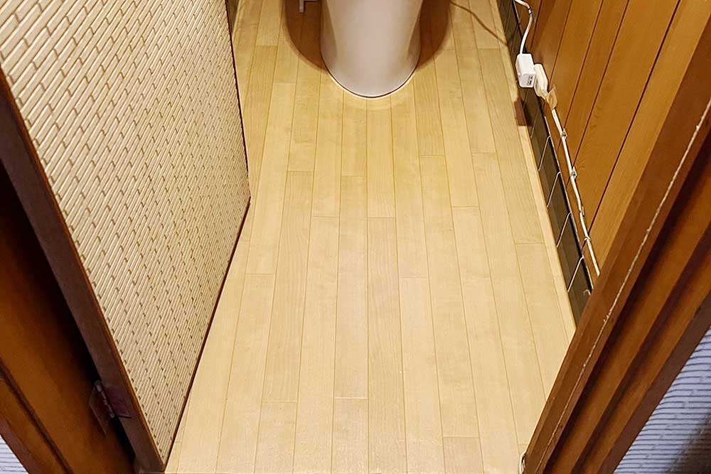 交換後のトイレ床