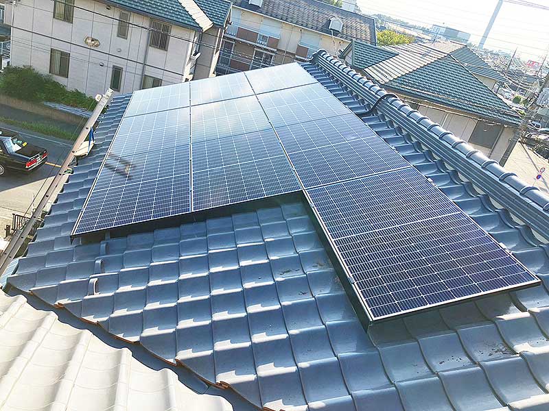設置後の太陽光パネル