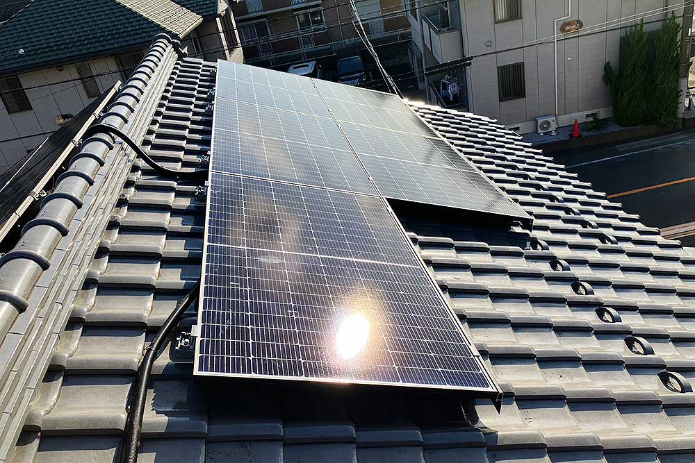設置後の太陽光パネル