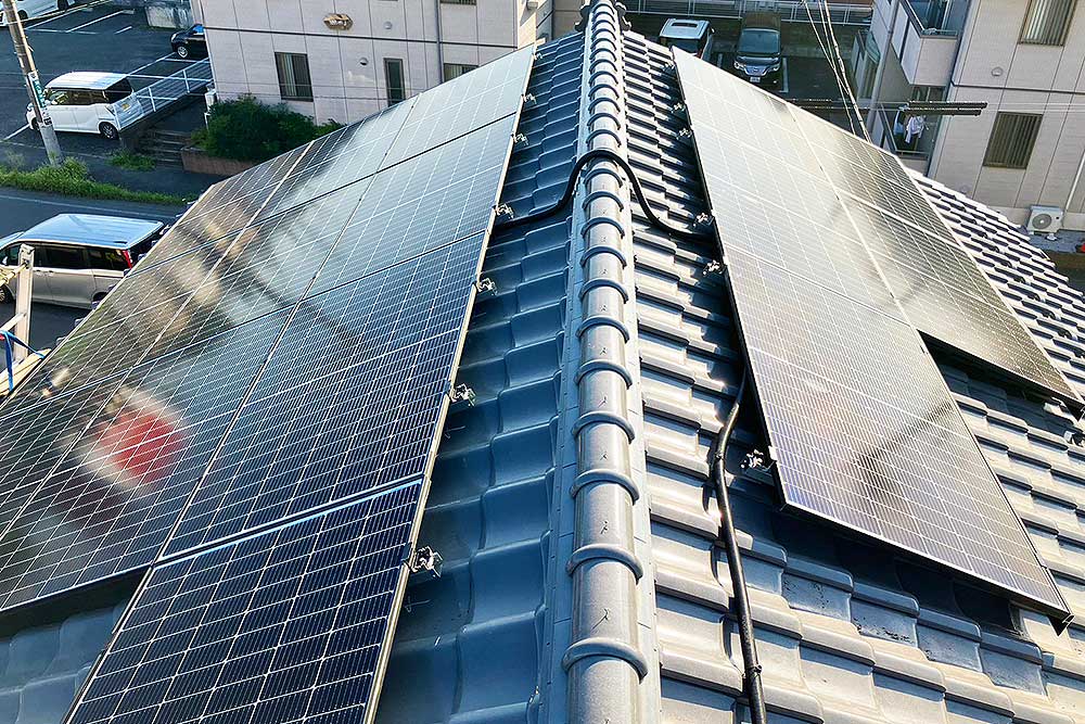 設置後の太陽光パネル
