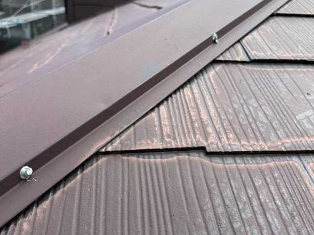 棟板金の釘コーキング