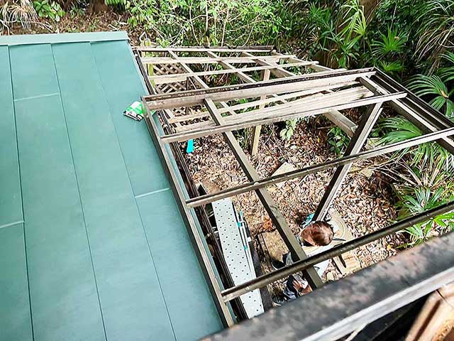 屋根に掴み金具設置