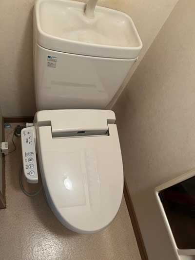 交換前のトイレ