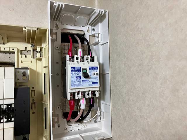 蓄電池用のブレーカー
