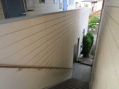 塗装前の外階段部分