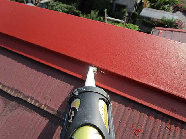 棟板金の釘コーキング