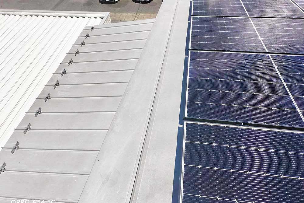 設置後の太陽光パネル