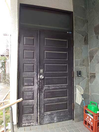 交換前の玄関ドア