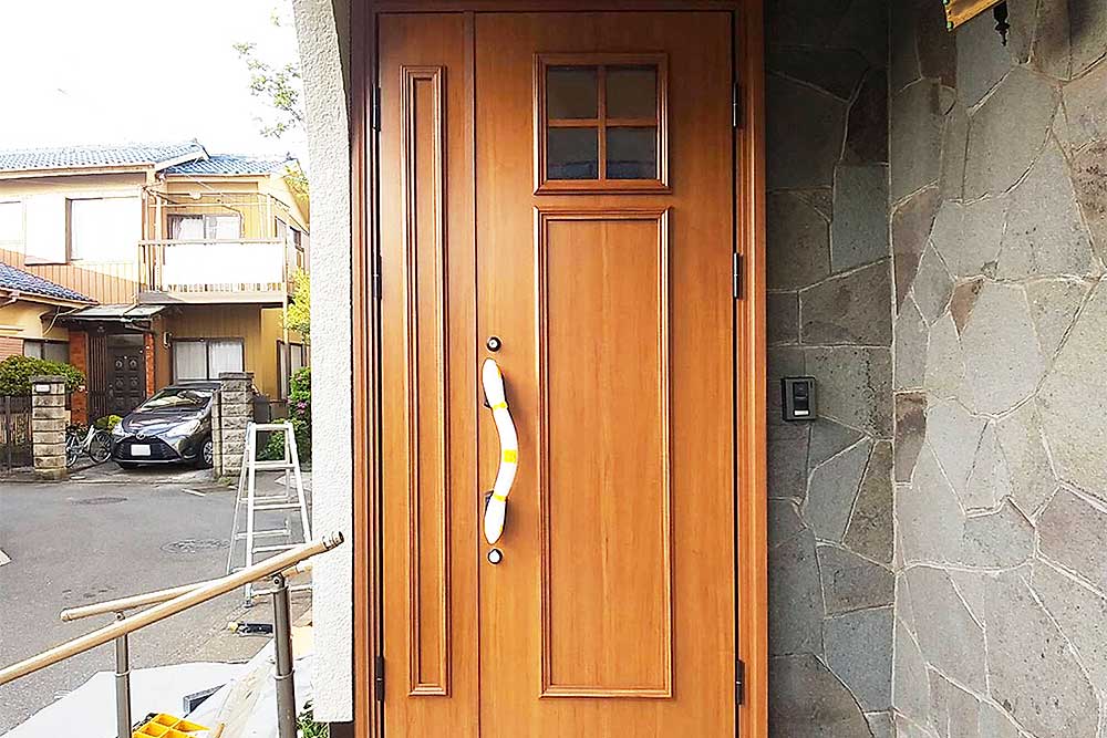 施工後の玄関ドア