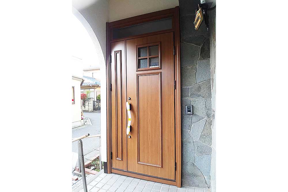 施工後の玄関ドア