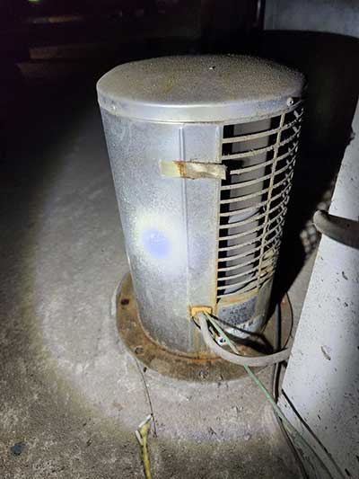 交換前の床下拡散換気扇