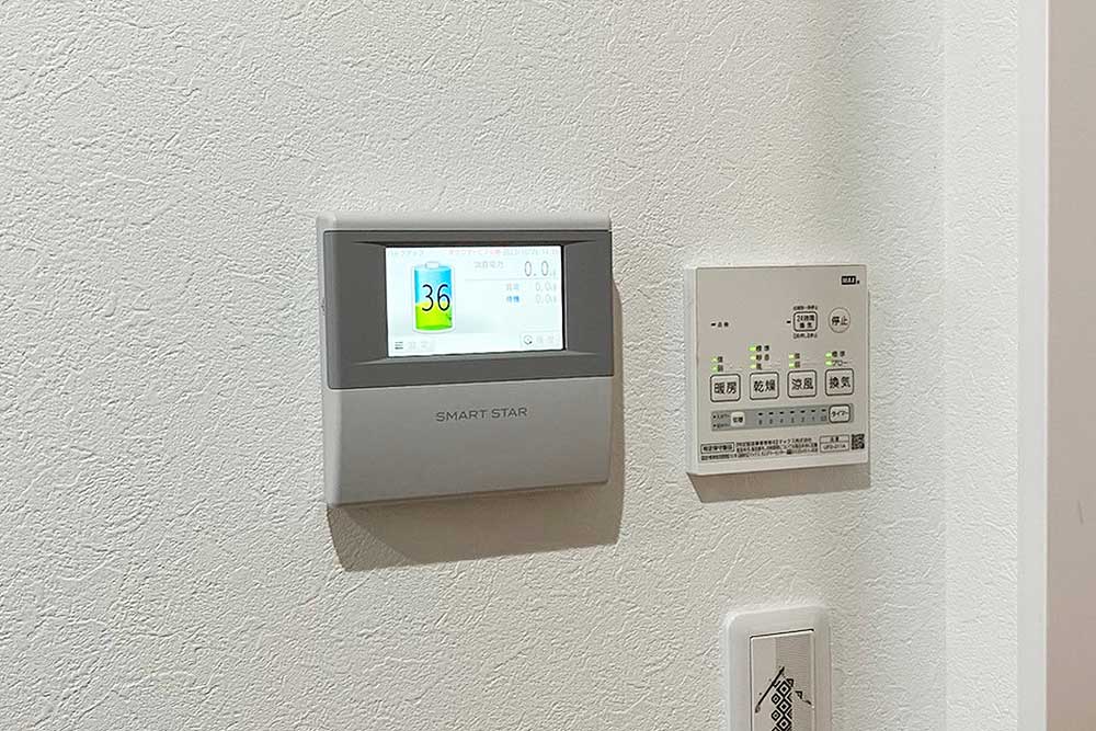 設置後のカラーモニター