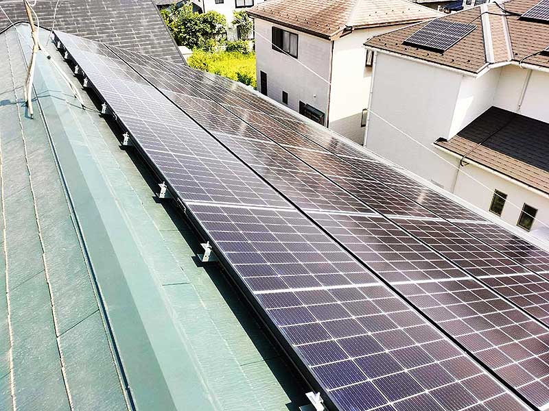 設置後の太陽光パネル