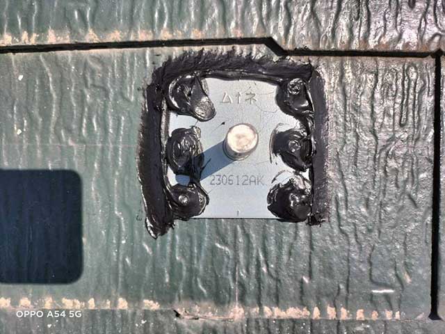 支持金具にコーキング処理