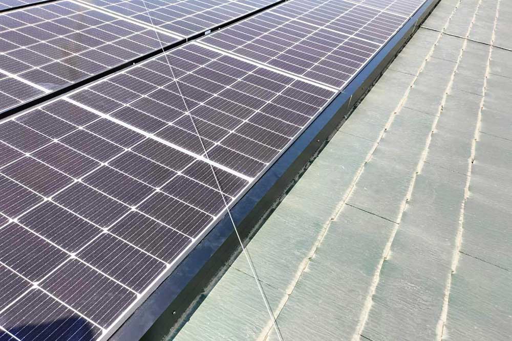 設置後の太陽光パネル