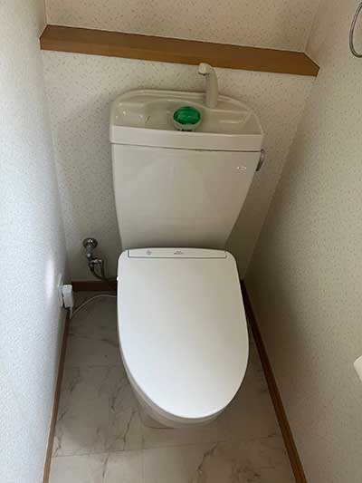 交換前のトイレ