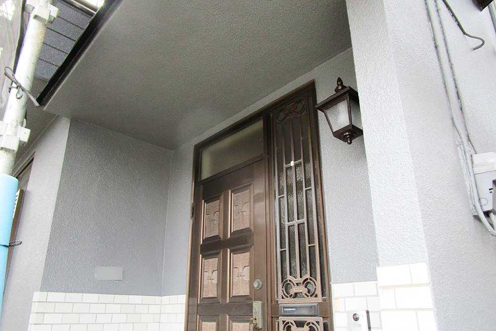 塗装後の玄関部分