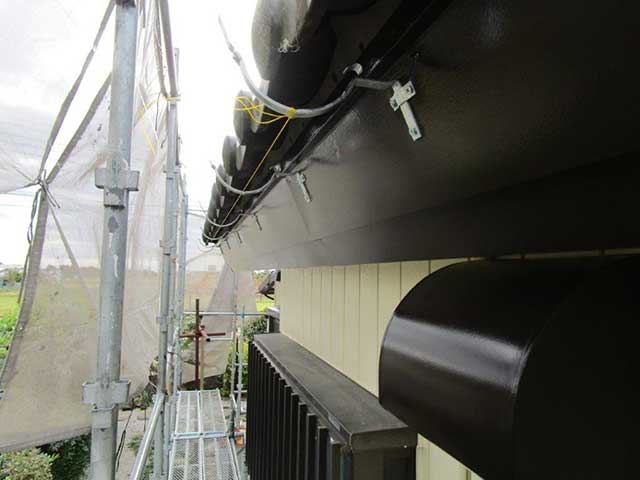 雨樋金具の取り付け