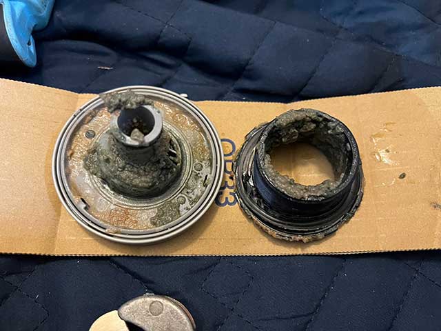 循環金具汚れ