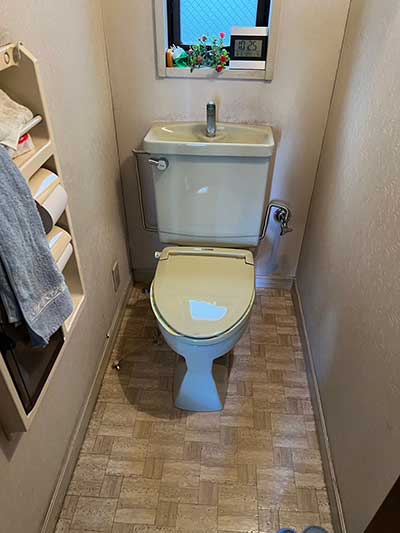 交換前のトイレ