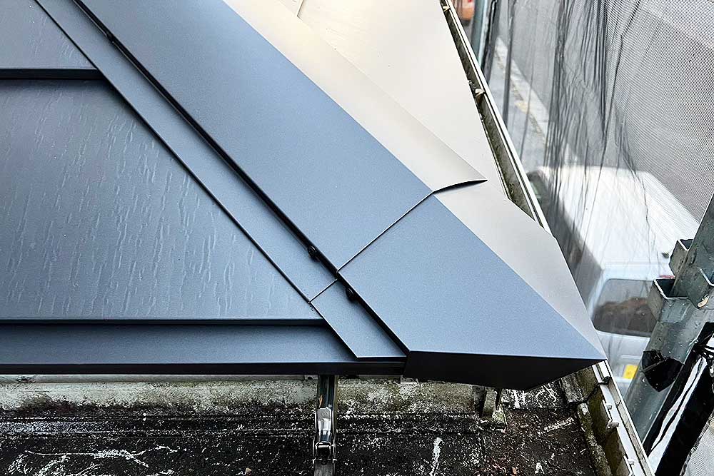 施工後のガルバリウム屋根