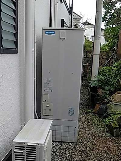 交換前のエコキュート