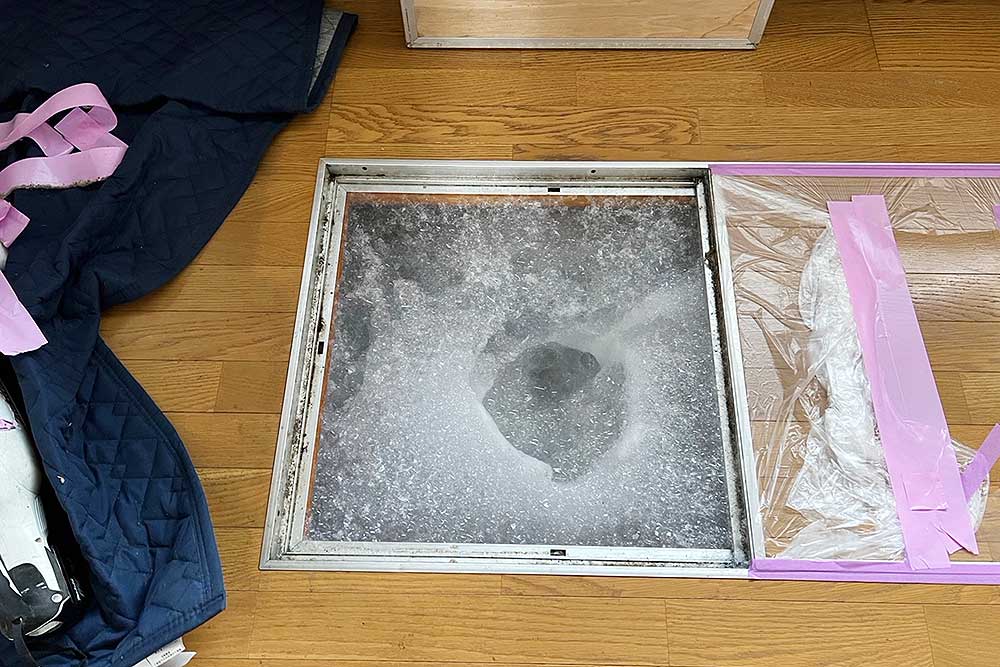 施工中の床下発泡消毒
