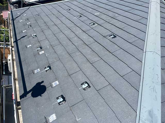 屋根全体に掴み金具設置