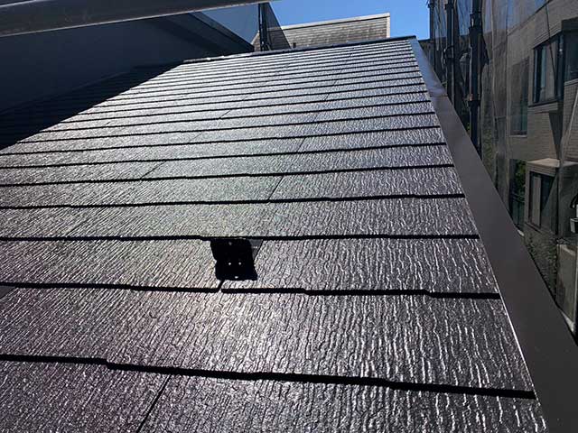 屋根の上塗り