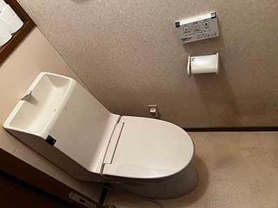 交換前のトイレ