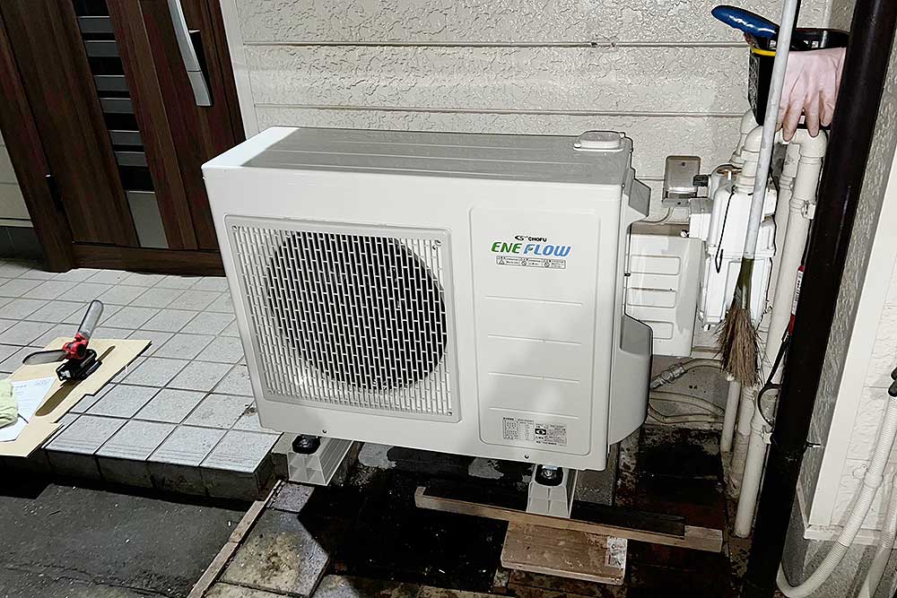 設置後のヒートポンプ式温水熱源機