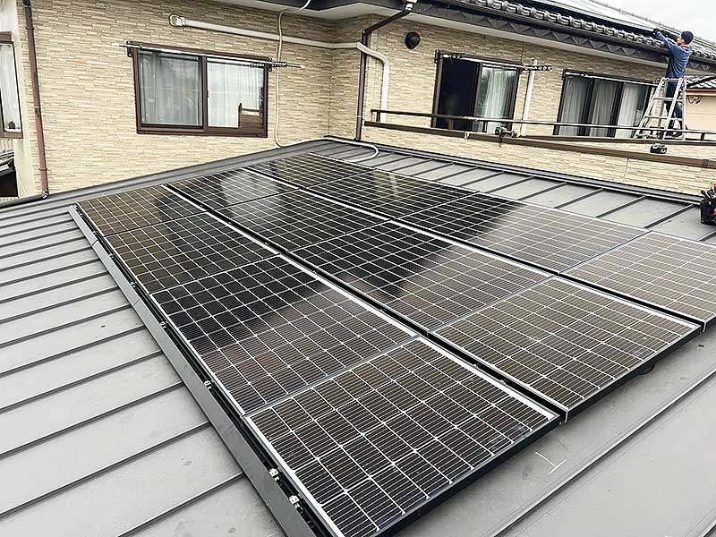 設置後の太陽光パネル