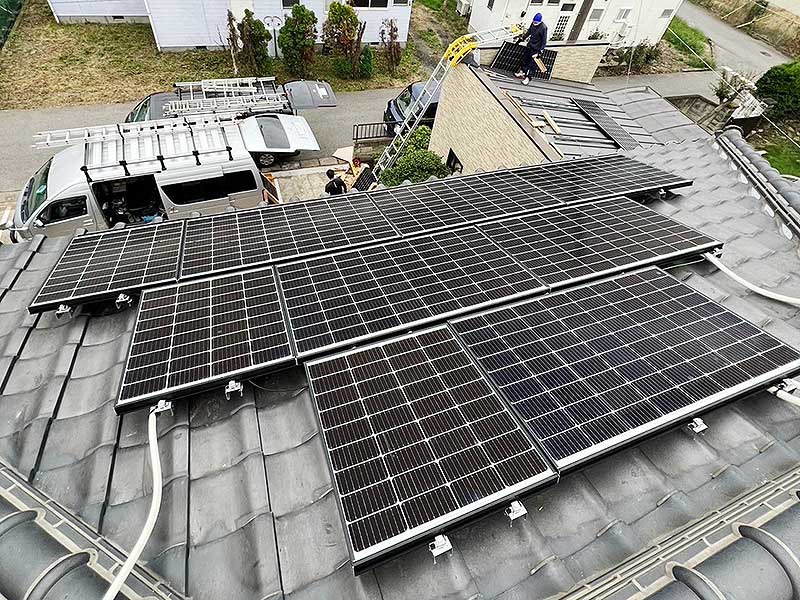 設置後の太陽光パネル
