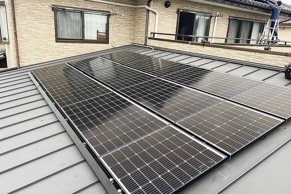設置後の太陽光パネル