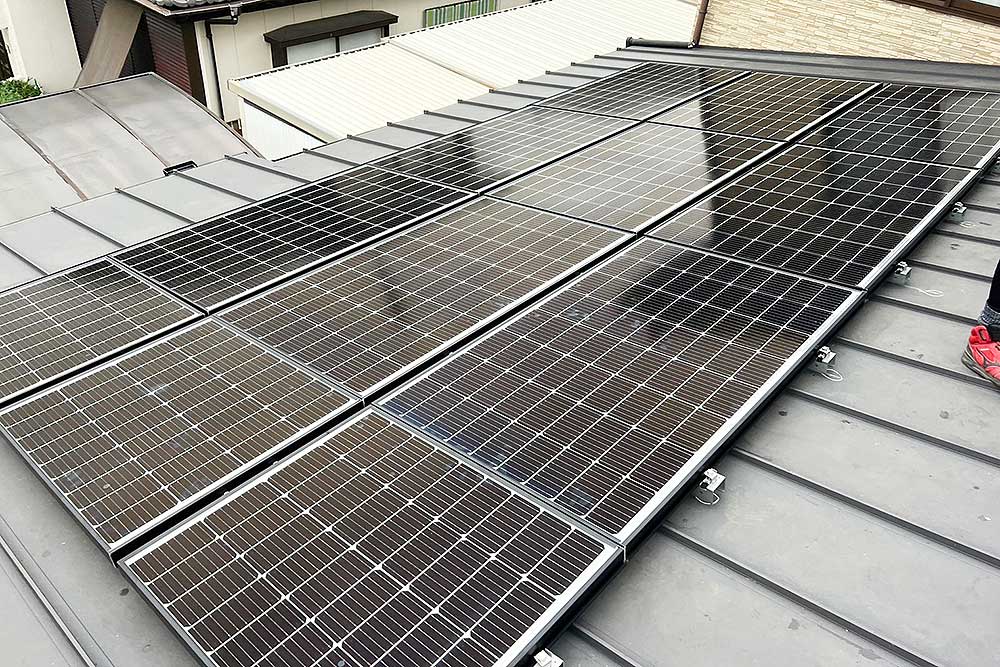 設置後の太陽光パネル