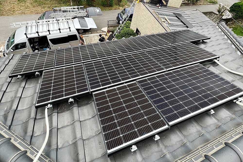 設置後の太陽光パネル