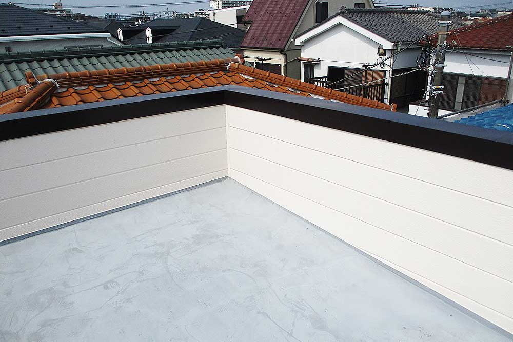 塗装後の屋上笠木