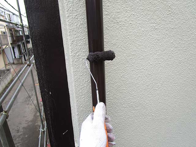 縦樋の塗装