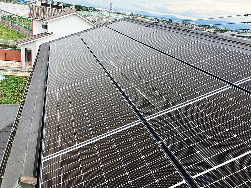 設置後の太陽光パネル