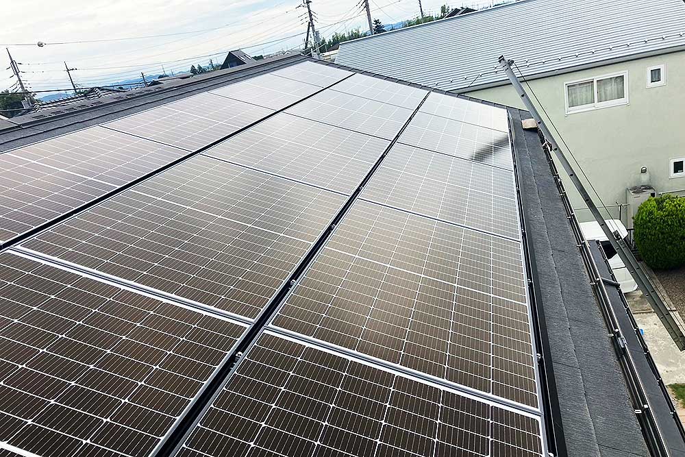 設置後の太陽光パネル