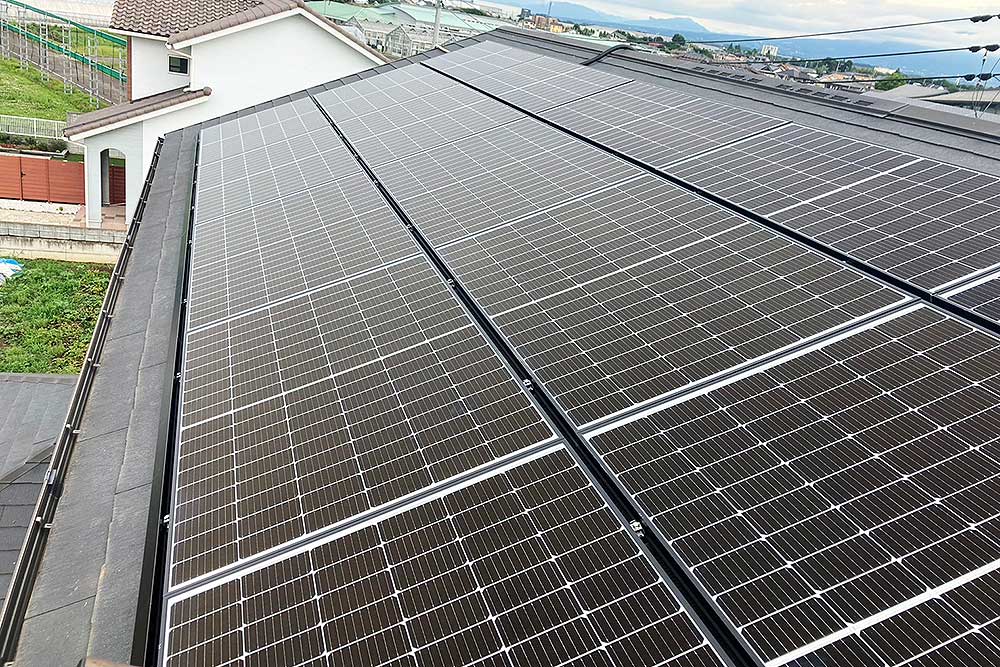 設置後の太陽光パネル