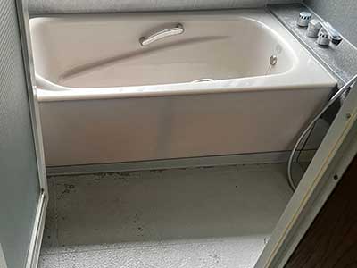 施工前のユニットバス