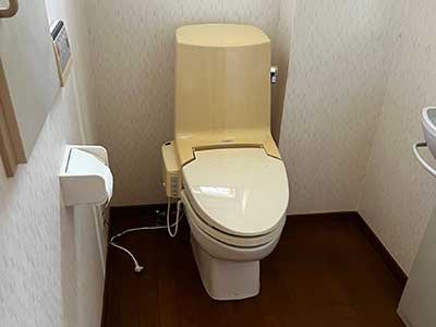 交換前のトイレ