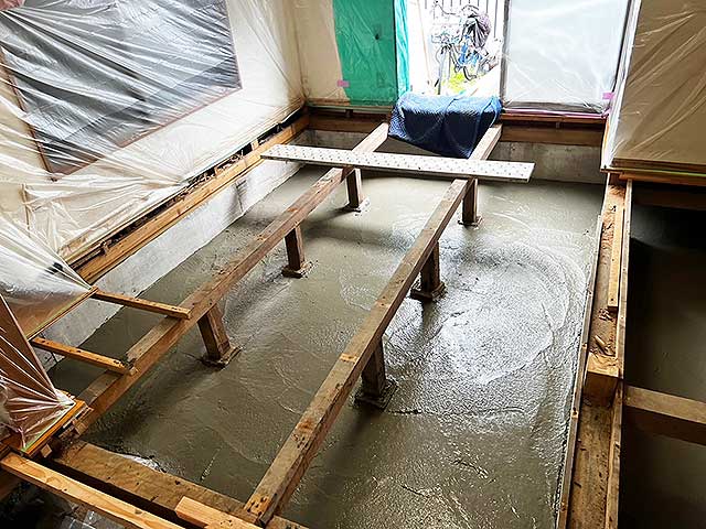床下全体に施工したコンクリート